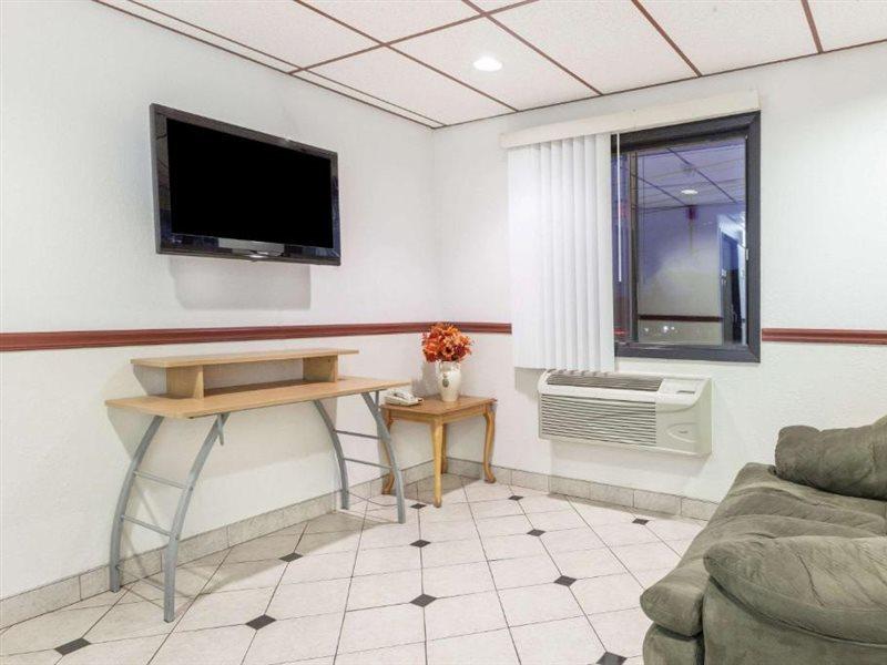 Super 8 By Wyndham Winchester Va Εξωτερικό φωτογραφία